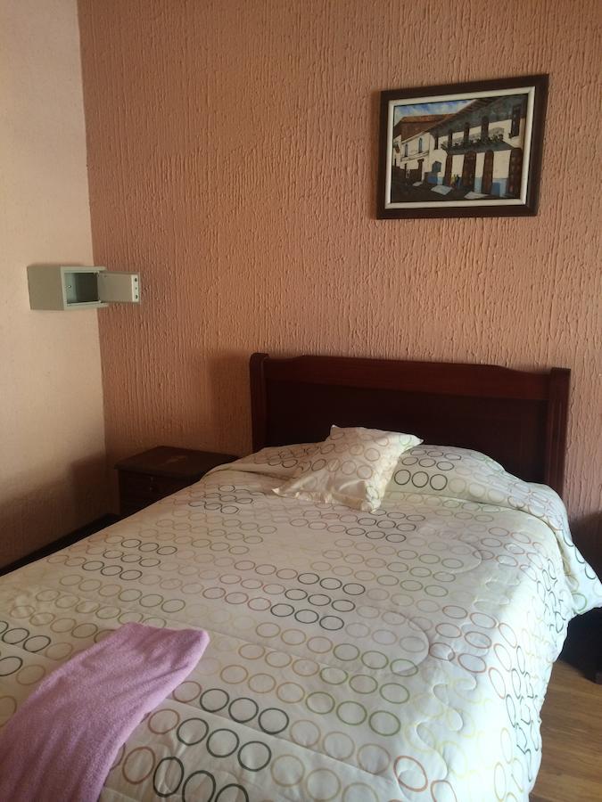 Hotel Catedral Quito Szoba fotó