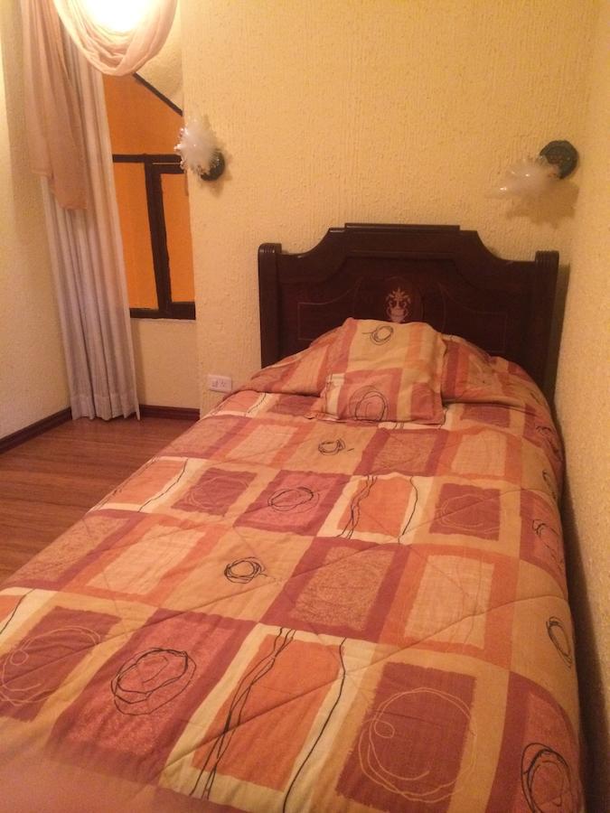 Hotel Catedral Quito Szoba fotó